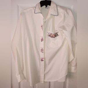 Vintage KORET Ladies embroidered shirt